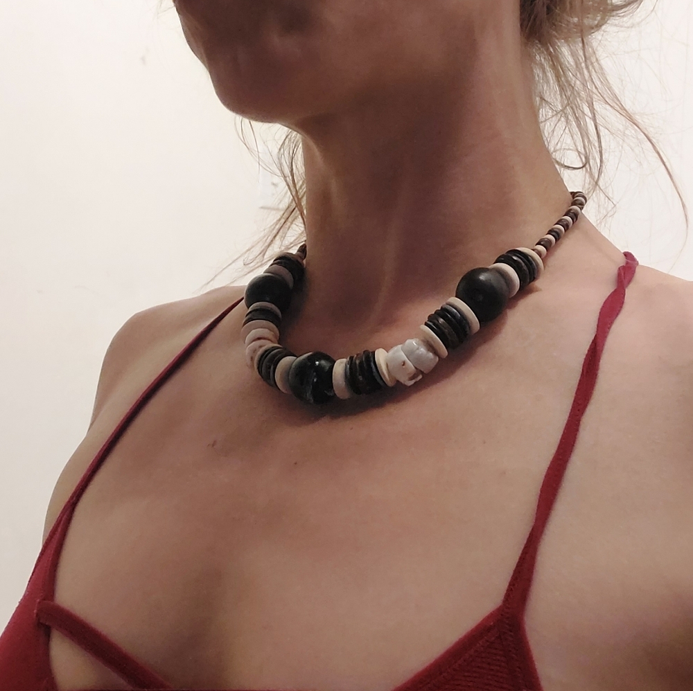 Vintage boho 80's 90's beaded wood & shell necklace